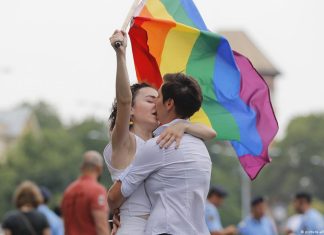 Ești atras de oameni, indiferent de sex? S-ar putea să fii pansexual