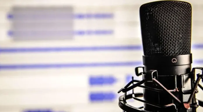 Cele mai bune podcasturi de comedie