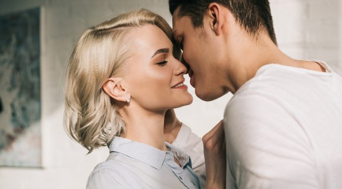 De unde știi dacă ai o „conexiune emoțională” cu cineva?