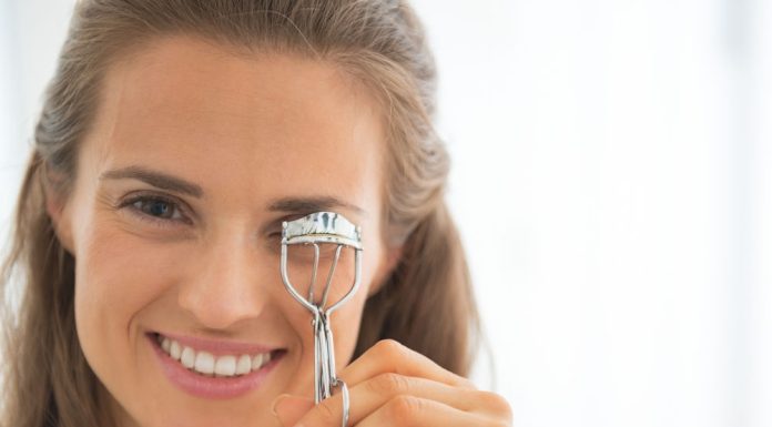 Cele mai bune ondulatoare de gene pentru femei peste 50 de ani