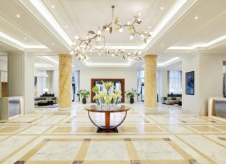 Cum sărbătoresc hotelurile de lux încoronarea?