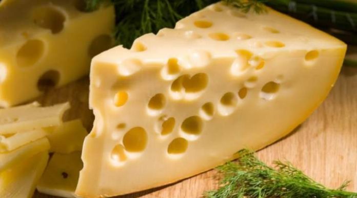 De ce brânza elvețiană are găuri?