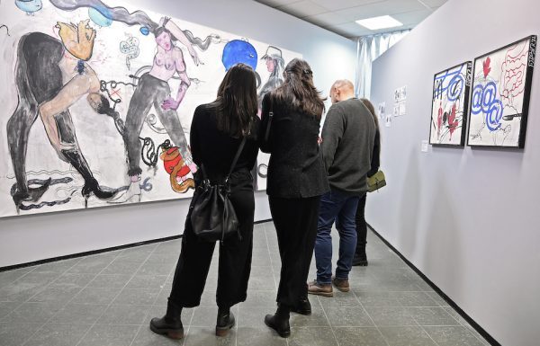 Îmbrățișând teatralitatea: Explorând arta performanței