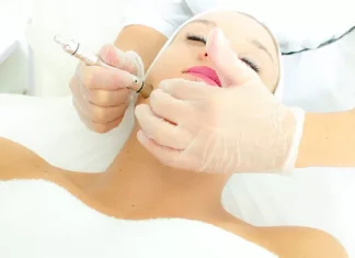 Beneficiile microdermabraziunii: Tot ce trebuie să știi