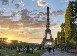 Lucruri non-turistice de făcut în Paris: Un ghid local pentru orașul luminilor