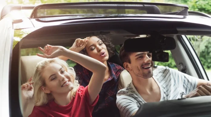 Melodii pentru condus – Playlist pentru o calatorie lunga cu masina