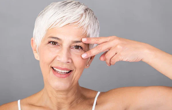 Cum să porți piele când ai trecut de 50 de ani