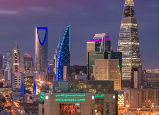 Un ghid de călătorie pentru femei în Arabia Saudită