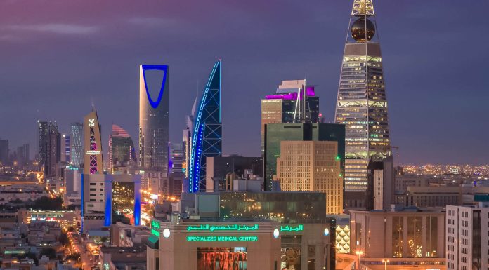 Un ghid de călătorie pentru femei în Arabia Saudită