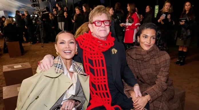 Elton John și Crema Culturii Britanice strălucesc la show-ul Burberry de la Săptămâna Modei din Londra